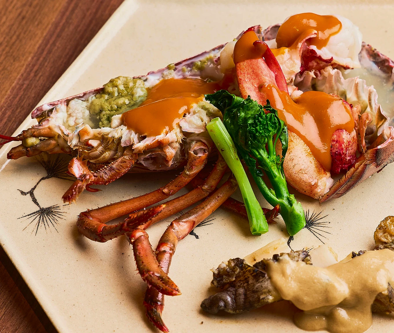 伊勢海老を使ったソース仕立ての一皿