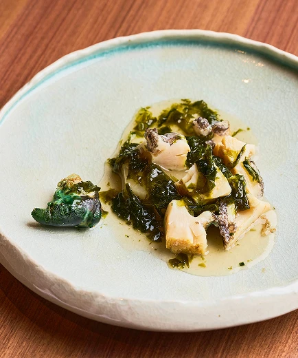 鮑と海藻を使った前菜